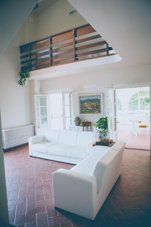 Al Gattosaggio Bed & Breakfast Монтекарло Екстериор снимка